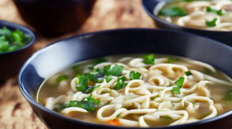 Азиатские супы с лапшой: секреты ароматных бульонов, которые готовятся за 20 минут