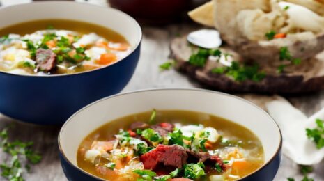 Густой суп с паприкой и говядиной