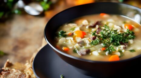 Наваристый суп с копченым мясом и зеленью